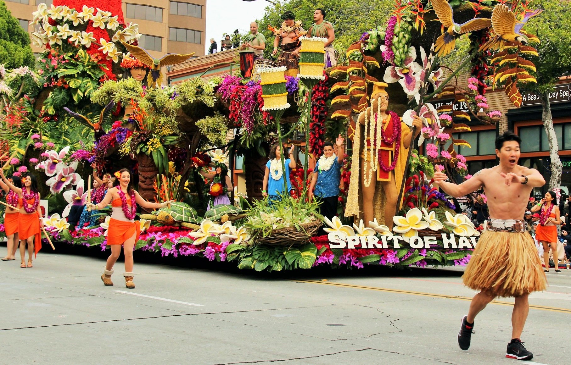 Tournament of Roses float by Dole: Spirit of Hawaii. Pasadena, Caifornia, 2017. Photo: Prayitno/Flickrloat.  